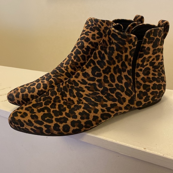 Leopard-Print Born Remo Booties NWOT - Picture 2 of 7